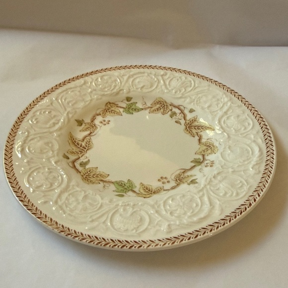 Wedgwood Patrician bread or dessert plate Golden Ivy pattern England - Picture 8 of 8